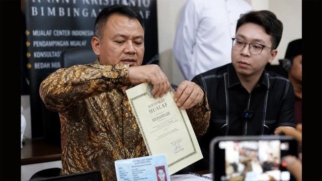 Misteri Terpecahkan! Ini Alasan di Balik Pencabutan Sertifikat Mualaf dr. Richard Lee, Ternyata Karena...