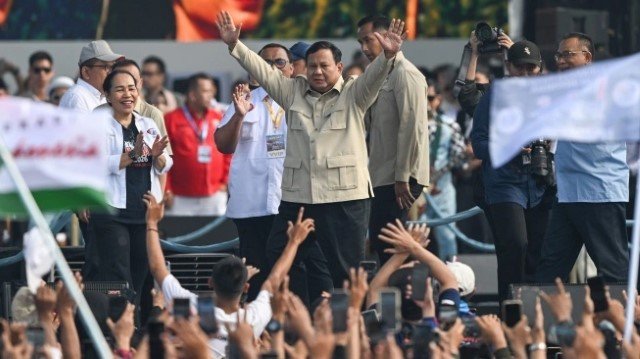 Prabowo Tertawakan Isu RI Bakal 'Collapse' Hey Pengamat, Warga Desa Nggak Pakai Dolar, Indonesia Terlalu Kuat Buat Tumbang!