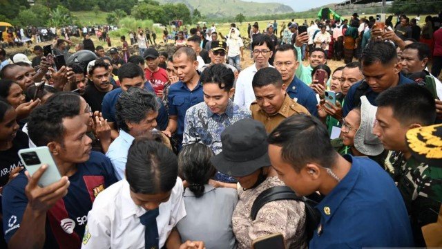 Rutin Keliling Indonesia Berkedok Bagi-Bagi Bantuan, Gibran Diduga Mulai ‘Gerilya’ Kumpulkan Suara untuk Pemilu 2029!
