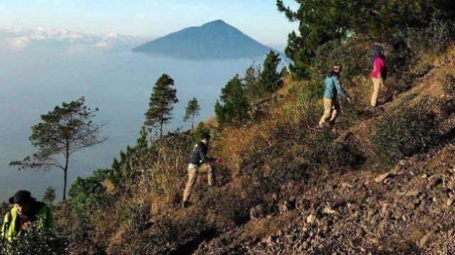 6 Hari Hilang & Dikira Tewas, Pemandu Gunung Ini Tiba-Tiba Muncul dengan Kondisi Mengejutkan!