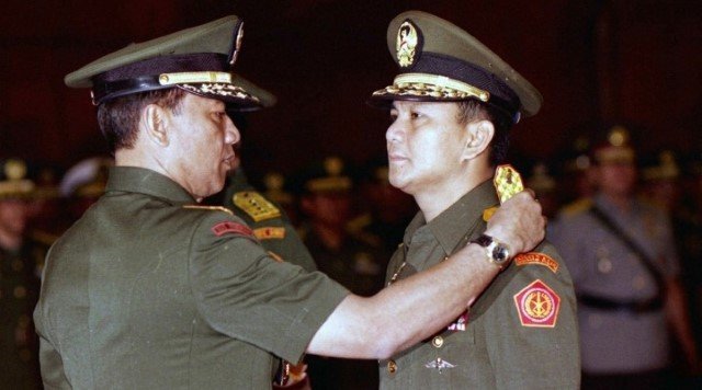 Bongkar Borok Lama! Alasan Prabowo Dipecat dari TNI Poin H Viral di Threads 'Memang Sudah Bawaan Orok' Doyan Plesiran