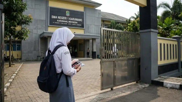 IRONIS! Sudah Jadi Korban Pelecehan Guru di Karawang, Siswi SMA Ini Malah Dipecat Sekolah