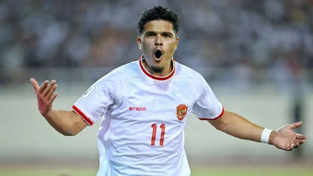 Jersey Timnas dan Sajadah Kisah 6 Pemain Naturalisasi Yang Peluk Islam di Tanah Air