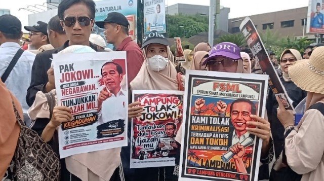 Jokowi Dikepung Massa! Safari Politik ke Lampung Mendadak Mencekam Diwarnai Demo Penolakan Hebat