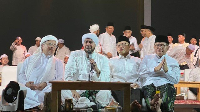 Momen Langka Menyejukkan! Pramono, Cak Imin, Habib Rizieq, hingga Habib Syech Bersatu dalam Shalawat