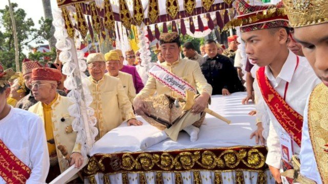 PSI Sebut Jokowi Lebih Senang Terima Gelar Adat Ketimbang Honoris Causa, Sindir Megawati