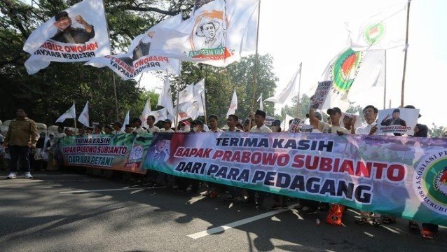 Patung Kuda Memanas! Aksi Dukung Prabowo Diwarnai Isu 'Uang Transport', Benarkah Massa Petani-Pedagang Hanya Bayaran