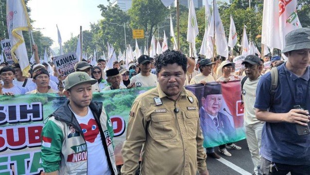 Patung Kuda Memanas! Aksi Dukung Prabowo Diwarnai Isu 'Uang Transport', Benarkah Massa Petani-Pedagang Hanya Bayaran?