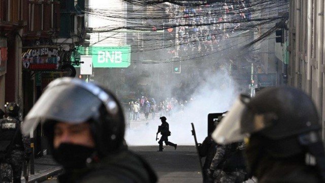 Pemerintahan Ambruk! Demo Besar-Besaran Membara, Menteri-Menteri Ramai Mengundurkan Diri