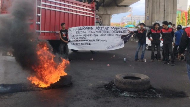 Rupiah Terjun Bebas, Pertamax Mencekik Leher - Mahasiswa Makassar Murka Prabowo Pengkhianat!