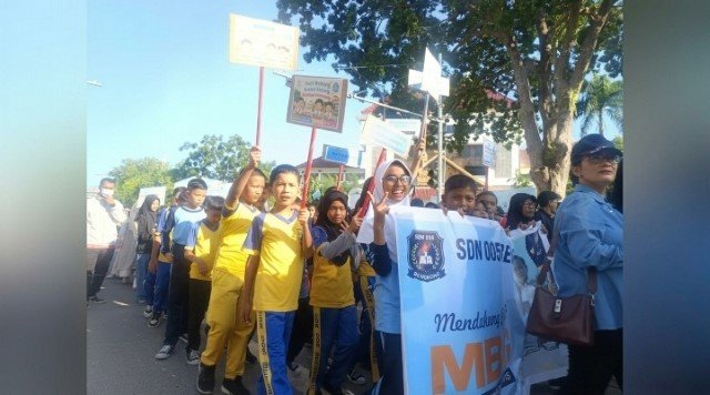 SKANDAL BATAM! Kadisdik Akui 'Paksa' Guru dan Siswa Dukung MBG, Publik Murka