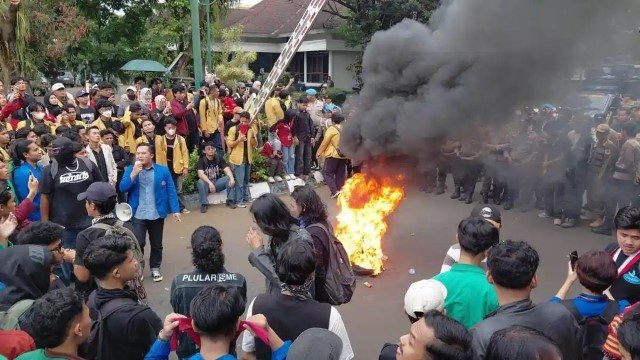 SUMUT MEMBARA! Mahasiswa Turun ke Jalan, Desak Prabowo-Gibran Lengser Karena Dinilai Gagal Total