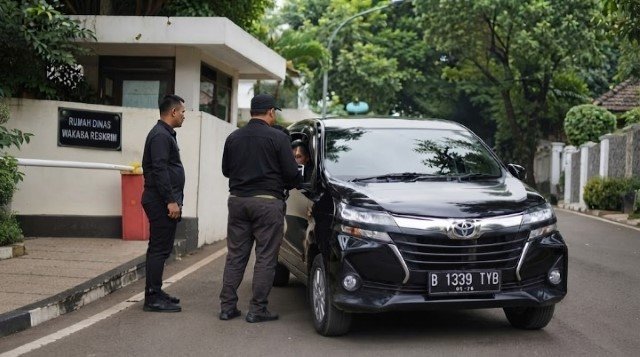 Ada Apa di Rumah Wakabareskrim Penjagaan Super Ketat, Seorang Pria Diduga Intel TNI Berhasil Diringkus!