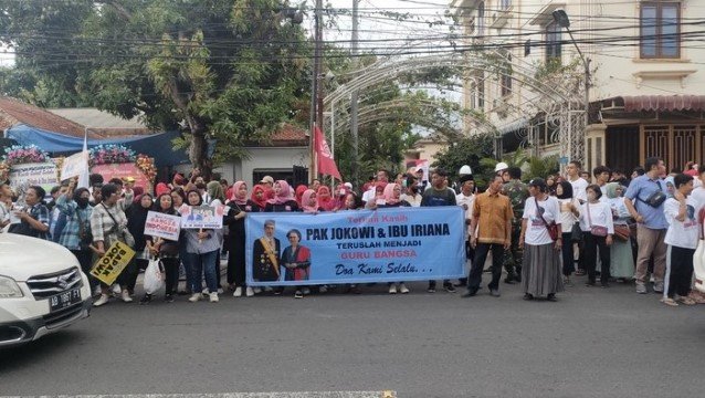 Bertemu Jokowi di Solo, Rombongan Ibu-Ibu Asal Manado Histeris Rasanya Seperti Sedang Berada di Surga!