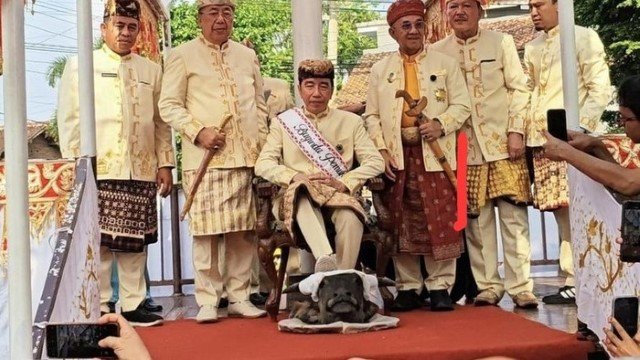 Bikin Heboh! PSI Bongkar Reaksi Tak Terduga Jokowi Saat Tahu Ada Aksi Injak Kepala Kerbau