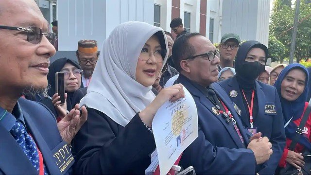 Bongkar Kejanggalan Baru! Dokter Tifa Sebut Ijazah Jokowi Pakai Meterai Hijau Rp 100: Itu untuk Sarjana Muda