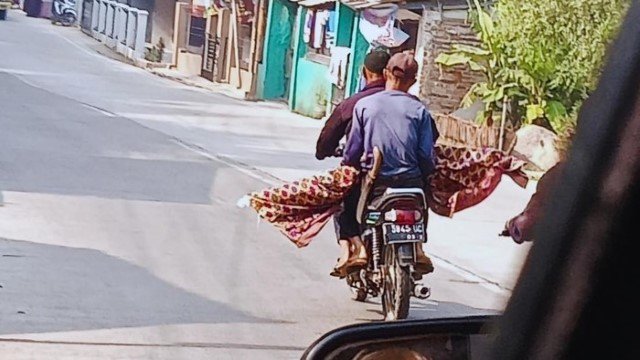 Jasad Dikubur Sejak 1985 Ditemukan Masih Utuh, Videonya Saat Diangkut Motor Viral!