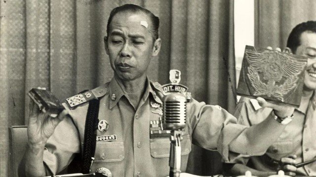 Kisah Tragis Kapolri Paling Jujur! Hoegeng Tiba-Tiba Dicopot Presiden Saat Sedang Bongkar Kasus Besar