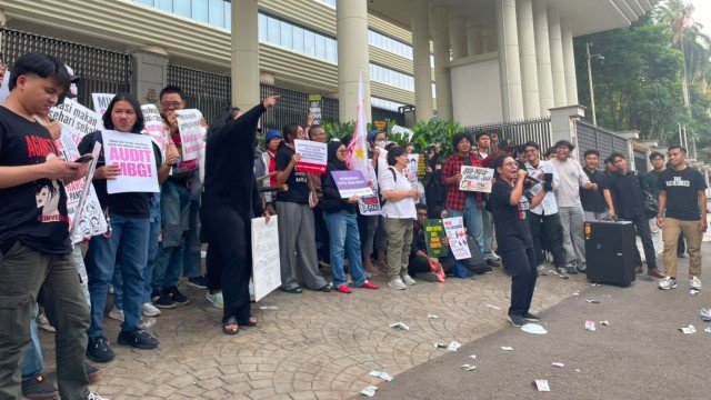 MBG Watch Geruduk Kejagung Bubarkan BGN atau Prabowo Akan Menyesal Seumur Hidup!