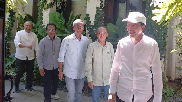 Makin Mencurigakan! Pertemuan Jokowi dan Alumni UGM Sebelum Sidang Jadi Sorotan, Ada Upaya Pengkondisian Saksi?