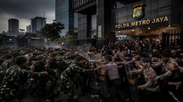 Polda Metro Memanas! Eks Ajudan Prabowo Disebut ‘Pimpin’ Pasukan TNI Saat Penggerudukan, Publik Heboh