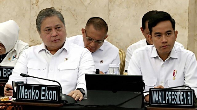 Sinyal Panas Istana! Berwajah Murung, Posisi Duduk Wapres Gibran ‘Tergeser’ dan Tak Lagi di Samping Presiden Prabowo