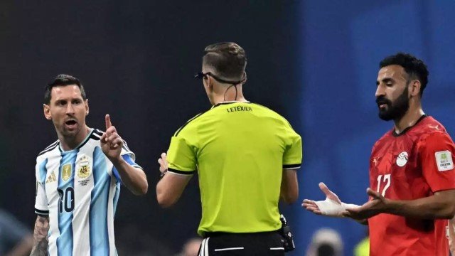 Skandal Wasit Terbongkar! Bukti Nyata Perlakuan ‘Istimewa’ untuk Messi dan Argentina, Mesir Jadi Korban?
