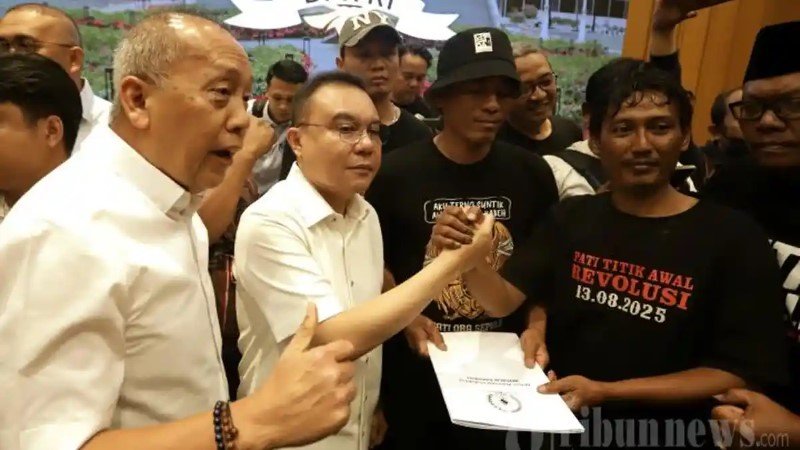 Ada Udang di Balik Batu Aksi Demo Pati di DPR Pakar HTN Feri Amsari Bongkar 'Kejanggalan' Skenario Politik Tingkat Tinggi!