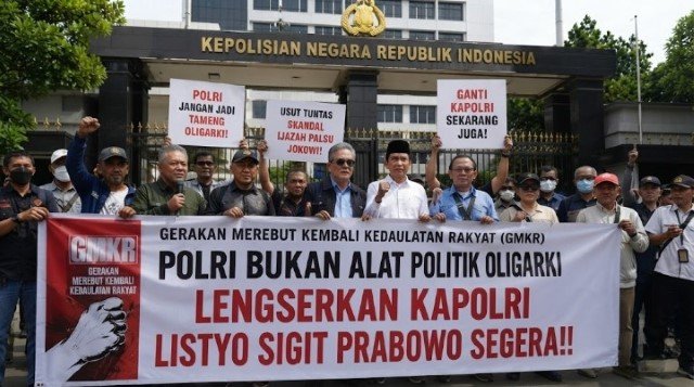 Aksi Demonstrasi Besar GMKR Geruduk Mabes Polri, Desak Presiden Prabowo Copot Kapolri Listyo Sigit!