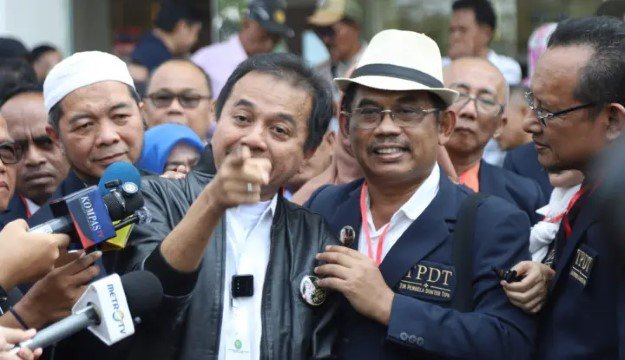 Alasan Licik di Balik Larangan Roy Suryo Periksa Langsung Ijazah Jokowi