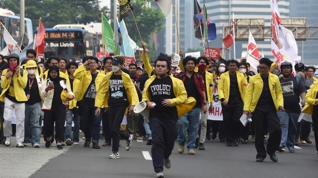 Demo BEM UI di Bundaran HI Memanas: 21 Orang Diamankan Aparat Kepolisian, Simak Kronologinya!