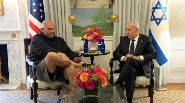 Geger Panggung Politik Amerika! Senator AS Sambut Benjamin Netanyahu Pakai Celana Pendek Sambil Asyik Main HP