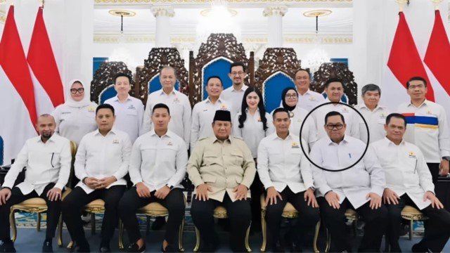 KACAU! Mangkir Diperiksa Polisi, Tersangka Tambang Ilegal Anton Timbang Malah Pamer Foto Bareng Presiden Prabowo