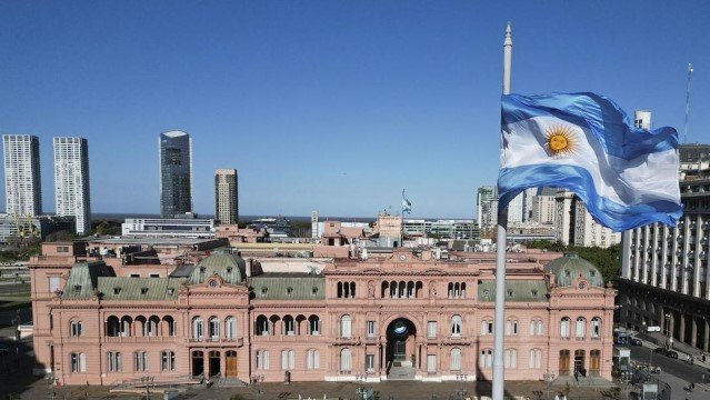 Krisis Ekonomi Makin Parah! Warga Argentina Terlilit Utang Menumpuk Usai Kebijakan Efisiensi Ekstrem Presiden