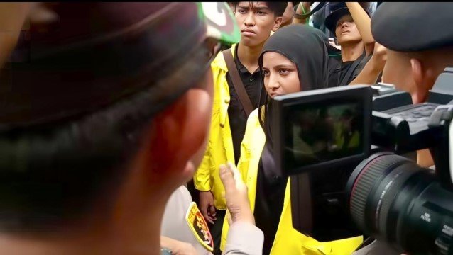 Kronologi Lengkap Adu Mulut Fathimah Azzahra dengan Polisi Protes Keras Larangan Mobil Komando di Aksi Demo Bundaran HI