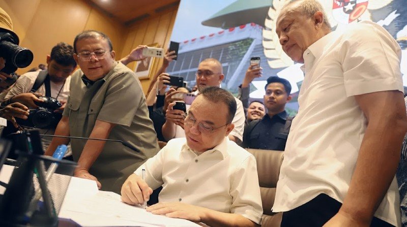 Sandiwara Senayan Terbongkar! Tiga Pimpinan DPR Temui Massa, Tapi Surat Komitmen Ditandatangani Empat Orang Tanpa Meterai