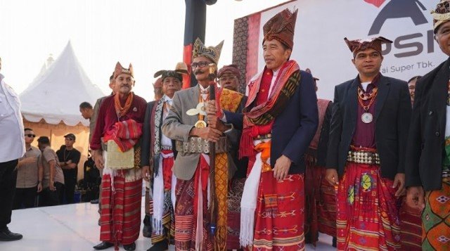 Sorotan Tajam Panggung Nasional Pengamat Ungkap Perubahan Signifikan Pola Pencitraan Joko Widodo Lewat Gelar Raja!