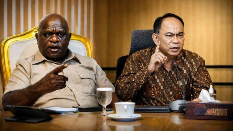Suasana Memanas! Natalius Pigai Tunjuk Muka Budi Arie Sambil Lempar Peringatan Telak Ingat Kau Pernah Dijauhi Semua Menteri