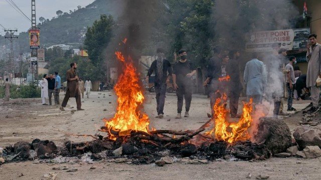 Tragedi Berdarah Negara Raksasa Nuklir Muslim! Demo Chaos Berujung Maut, 30 Nyawa Melayang Diberondong Peluru
