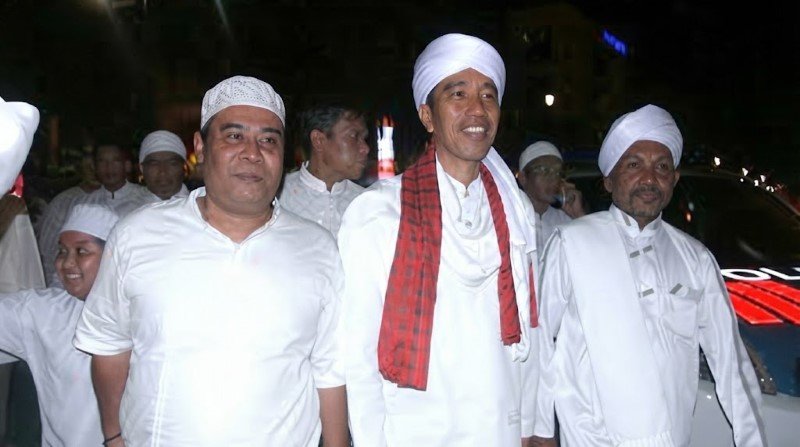 Publik Ribut Soal Ijazah, Eks Menteri Pak Jokowi Ibadahnya Terjaga, Kalau Waktunya Salat Beliau Salat!