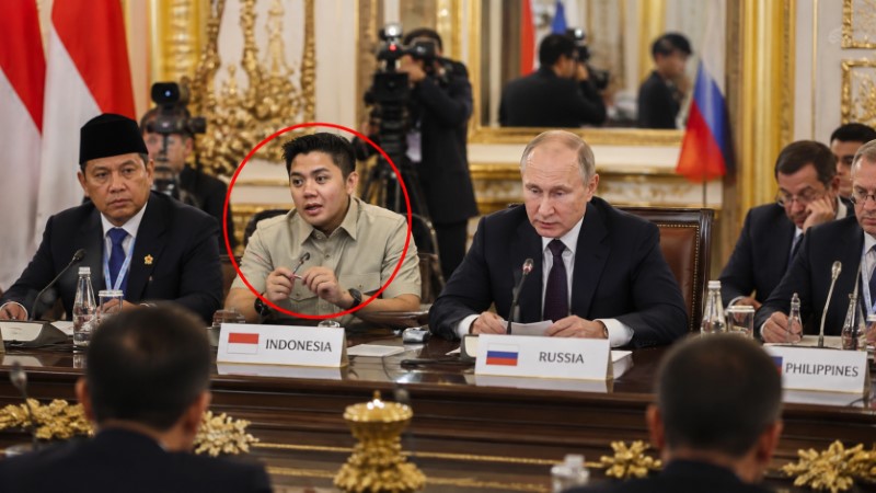 Gak Sopan! Tingkah Seskab Teddy Asyik ‘Main Pulpen’ Saat Presiden Rusia Pidato Dikritik, Putin Langsung Gak Mood