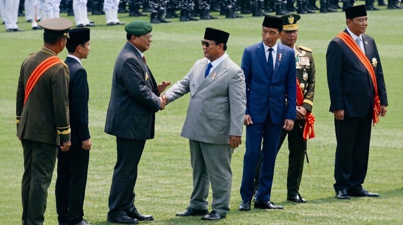 Hubungan Retak Prabowo Tak Salami Jokowi di HUT TNI, Sinyal Pergantian Panglima Makin Kuat!