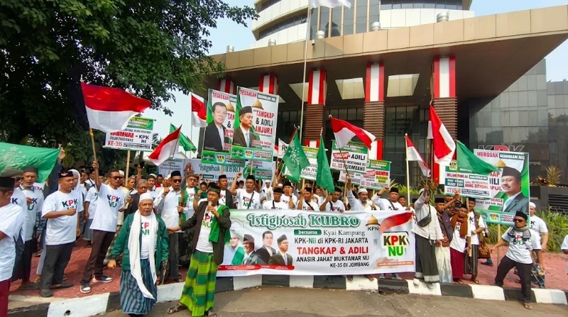 Istigasah Kubro Bergema Massa Desak Pemerintah Tangkap dan Adili Nusron Wahid!