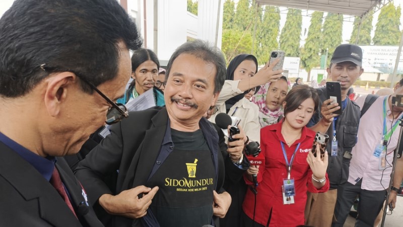 Menohok! Gaya Roy Suryo di Persidangan: Pakai Kaus ‘Sido Mundur’ untuk Sindir Gibran Soal Ijazah