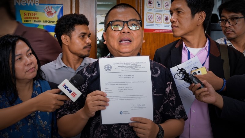 Pilih Walk Out dari Sidang Suket, Denny Indrayana Ingatkan Putusan MK Sudah Final Gibran Tidak Memiliki Ijazah Setara SMA!
